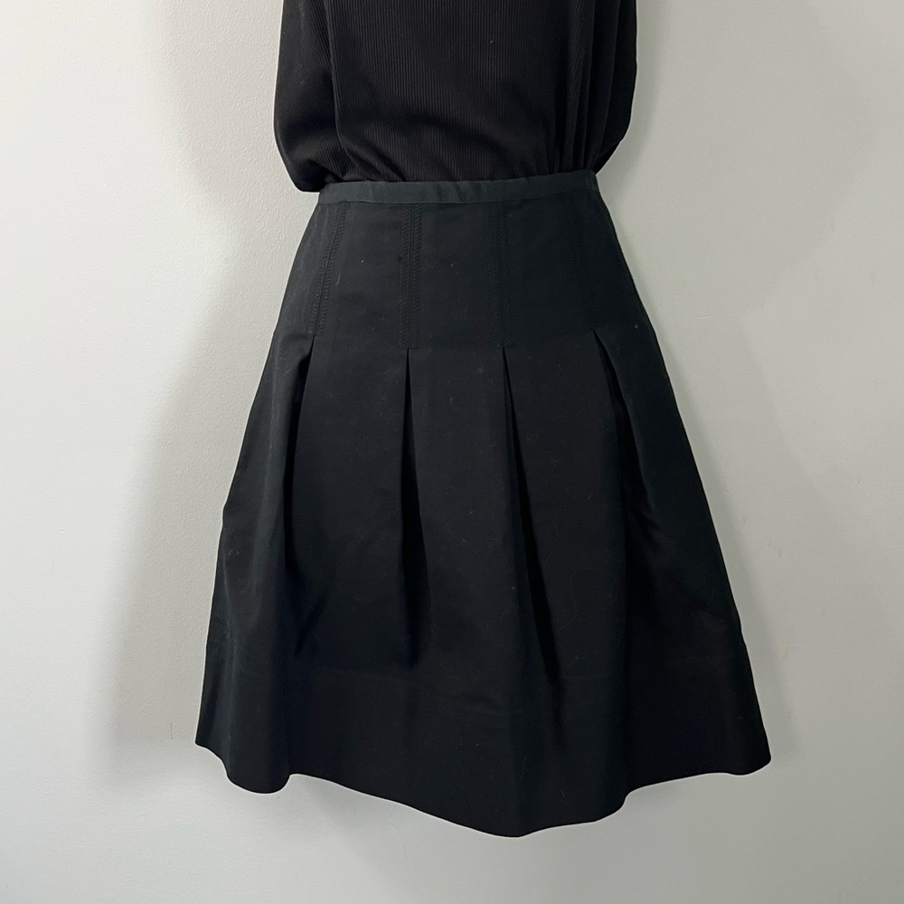 Gap Black Cotton Pleated Zipper Back Skirt Size: 2